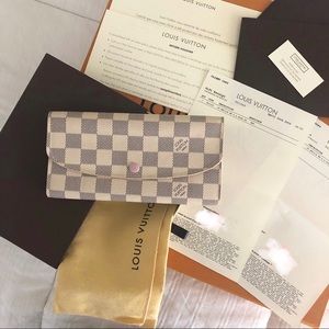 Louis Vuitton emilie wallet